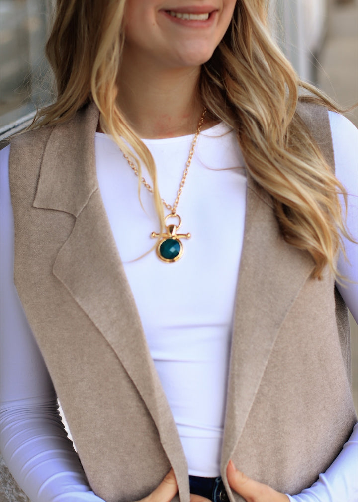 Chunky Chain Necklace With Round Stone Pendant