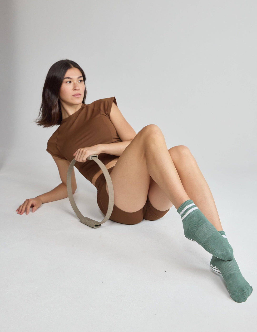 The Boyfriend Grip Sock in Off White &amp; Grey