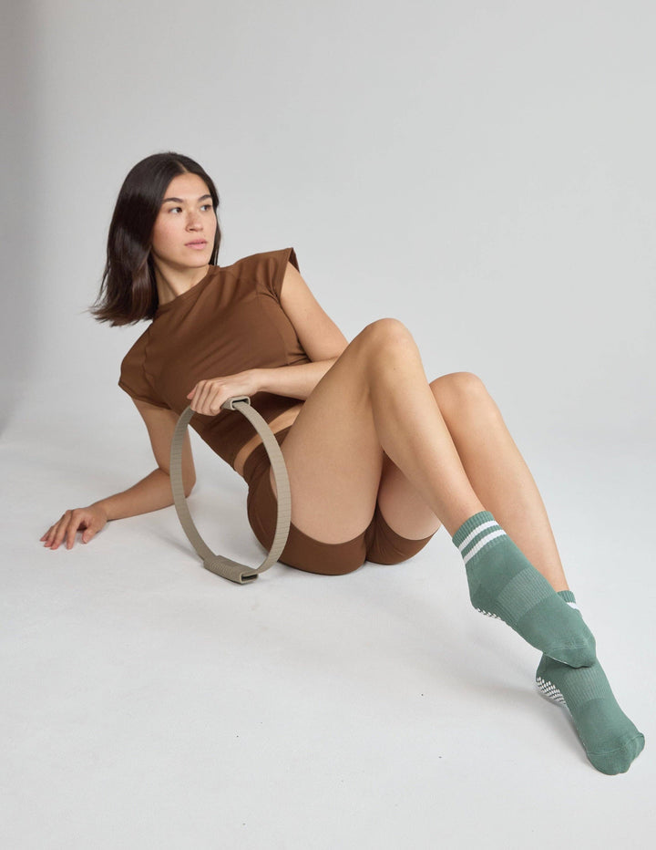 The Boyfriend Grip Sock in Off White &amp; Grey