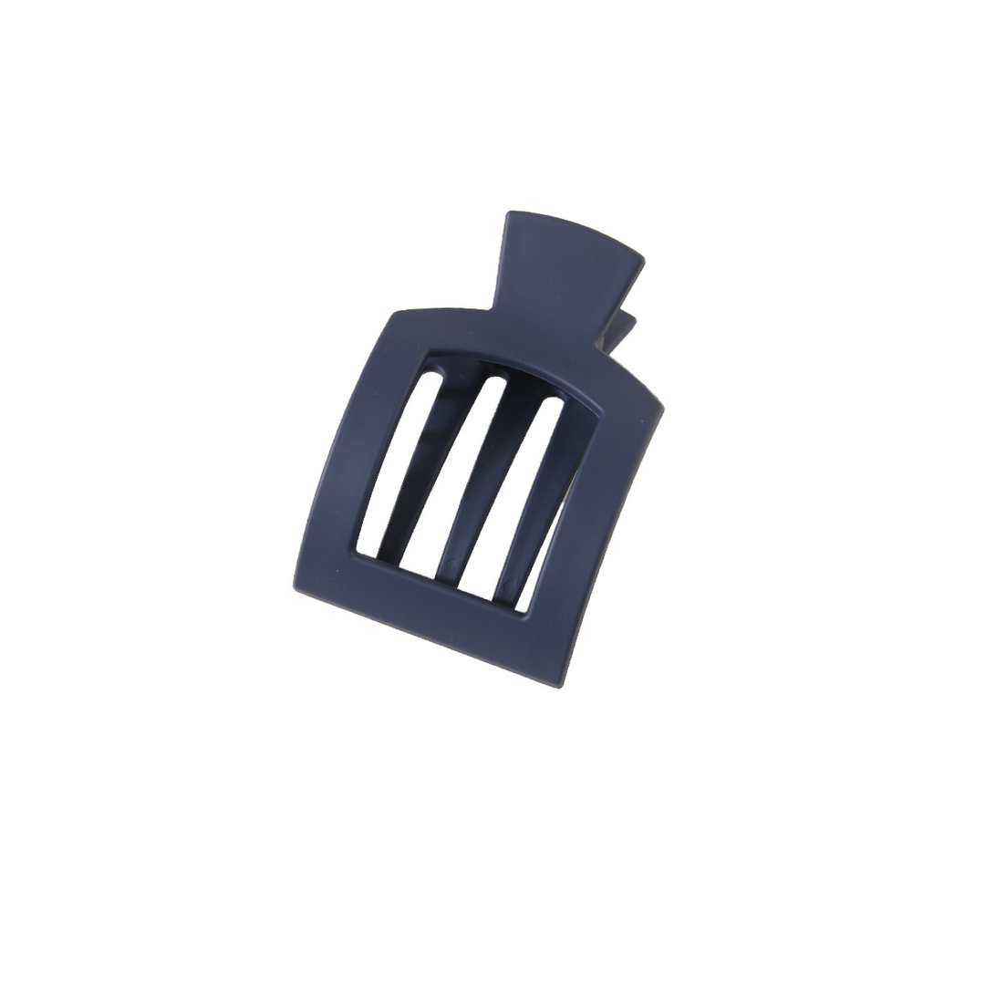 Modern Hold Claw Clip in Black